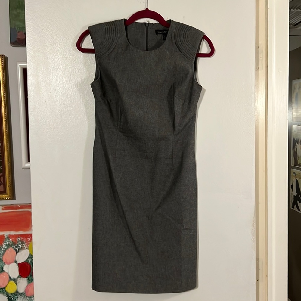 Banana Republic gray padded cap sleeve dress